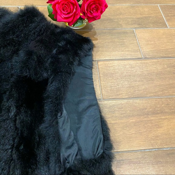 Blk Faux Fur Vest (Size M)?🌹 - Picture 7 of 13